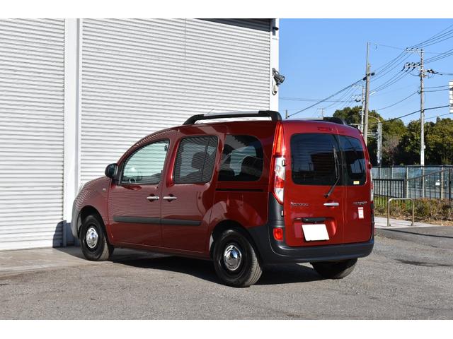 カングー コンフィチュール 限定車 禁煙車 タイミングベルト交換 ガラスルーフ ポータブルナビ バックカメラ ETC マルチルーフレール クラシックアロイホイール 専用コラムカバー サイドバイザー(9枚目)