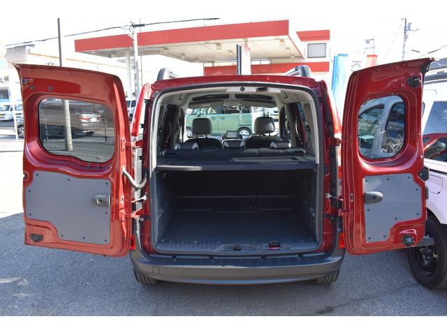 カングー コンフィチュール 限定車 禁煙車 タイミングベルト交換 ガラスルーフ ポータブルナビ バックカメラ ETC マルチルーフレール クラシックアロイホイール 専用コラムカバー サイドバイザー(10枚目)