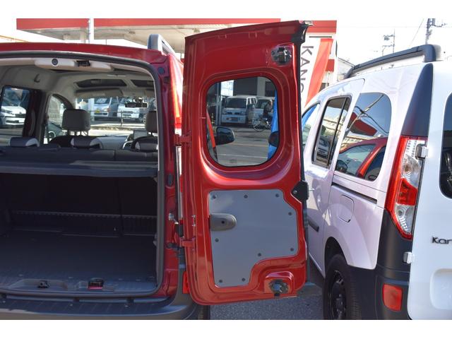 カングー コンフィチュール 限定車 禁煙車 タイミングベルト交換 ガラスルーフ ポータブルナビ バックカメラ ETC マルチルーフレール クラシックアロイホイール 専用コラムカバー サイドバイザー(12枚目)