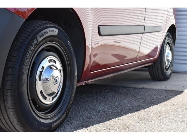 カングー コンフィチュール 限定車 禁煙車 タイミングベルト交換 ガラスルーフ ポータブルナビ バックカメラ ETC マルチルーフレール クラシックアロイホイール 専用コラムカバー サイドバイザー(17枚目)