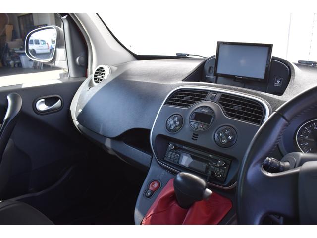 カングー コンフィチュール 限定車 禁煙車 タイミングベルト交換 ガラスルーフ ポータブルナビ バックカメラ ETC マルチルーフレール クラシックアロイホイール 専用コラムカバー サイドバイザー(27枚目)