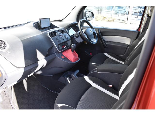 カングー コンフィチュール 限定車 禁煙車 タイミングベルト交換 ガラスルーフ ポータブルナビ バックカメラ ETC マルチルーフレール クラシックアロイホイール 専用コラムカバー サイドバイザー(32枚目)