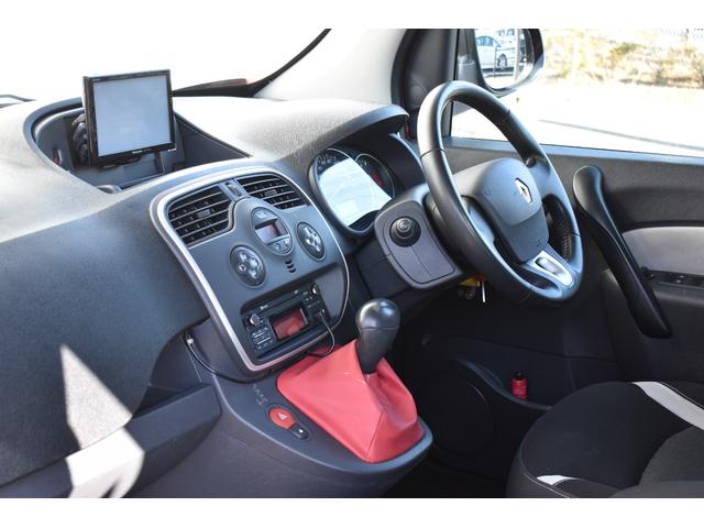 カングー コンフィチュール 限定車 禁煙車 タイミングベルト交換 ガラスルーフ ポータブルナビ バックカメラ ETC マルチルーフレール クラシックアロイホイール 専用コラムカバー サイドバイザー(33枚目)