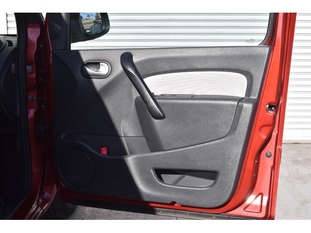 カングー コンフィチュール 限定車 禁煙車 タイミングベルト交換 ガラスルーフ ポータブルナビ バックカメラ ETC マルチルーフレール クラシックアロイホイール 専用コラムカバー サイドバイザー(39枚目)