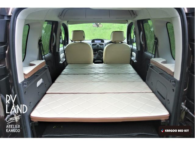 カングー コンフィチュール 限定車 禁煙車 タイミングベルト交換 ガラスルーフ ポータブルナビ バックカメラ ETC マルチルーフレール クラシックアロイホイール 専用コラムカバー サイドバイザー(43枚目)