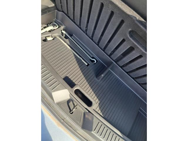 プレマシー ２０ＣＳ　純正ナビＤＶＤ再生＆ＴＶ＆バックカメラ＆ブルートゥース＆Ｗエアバッグ＆ＡＢＳ＆キーレス＆オートエアコン＆ヘッドライトレベライザー＆ドライブレコーダー付き（18枚目）