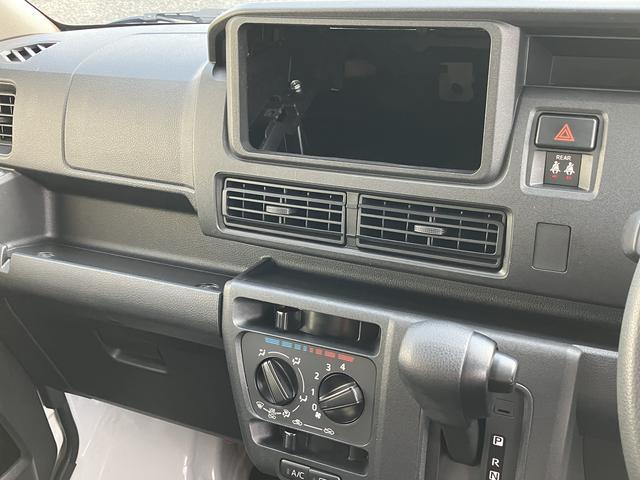 ハイゼットカーゴ ＤＸ　オーディオレス　キーレス　パワーウインド　まごころ保証　距離無制限・１年保証付き　オーディオレス　スマートアシスト　キーレスエントリー　クリアランスソナー　アイドリングストップ　オートライト　マニュアルエアコン　リアベンチシート（13枚目）