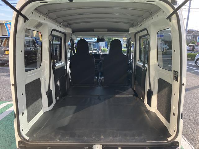 ハイゼットカーゴ ＤＸ　オーディオレス　キーレス　パワーウインド　まごころ保証　距離無制限・１年保証付き　オーディオレス　スマートアシスト　キーレスエントリー　クリアランスソナー　アイドリングストップ　オートライト　マニュアルエアコン　リアベンチシート（21枚目）