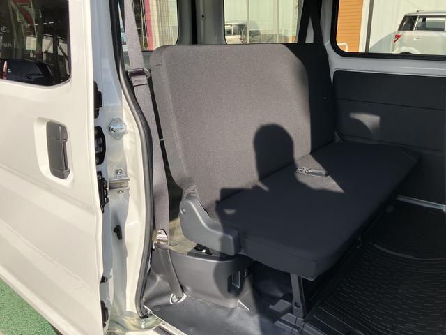 ハイゼットカーゴ ＤＸ　オーディオレス　キーレス　パワーウインド　まごころ保証　距離無制限・１年保証付き　オーディオレス　スマートアシスト　キーレスエントリー　クリアランスソナー　アイドリングストップ　オートライト　マニュアルエアコン　リアベンチシート（23枚目）