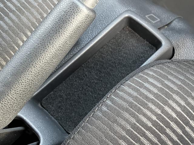 ハイゼットカーゴ ＤＸ　オーディオレス　キーレス　パワーウインド　まごころ保証　距離無制限・１年保証付き　オーディオレス　スマートアシスト　キーレスエントリー　クリアランスソナー　アイドリングストップ　オートライト　マニュアルエアコン　リアベンチシート（46枚目）