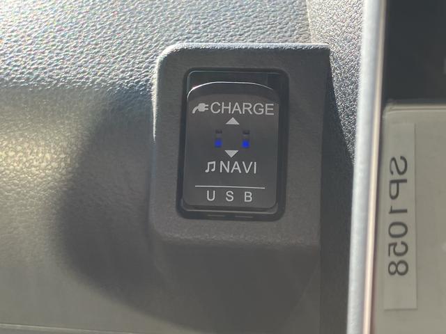 ＵＳＢ電源ソケットです。スマホなどの充電ができるので、ロングドライブでも便利です♪