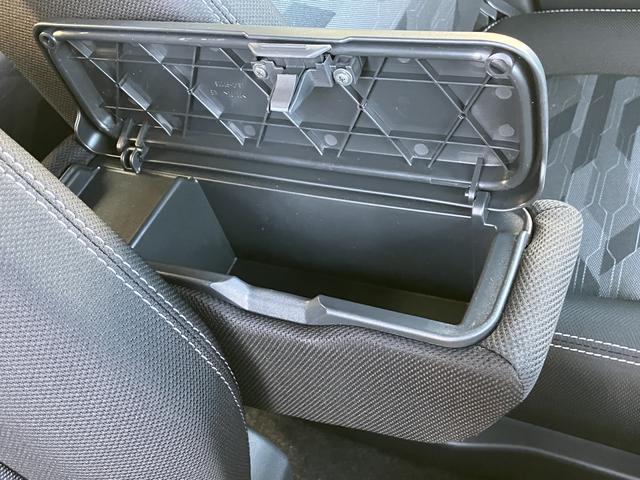 タフト Ｇ　ダーククロムベンチャー　フロントシートヒーター　中古車保証・距離無制限、１年付き　オートライト　ＬＥＤヘッドライト　ＬＥＤフォグランプ　キーフリー　ホールド機能付き電動パーキングブレーキ　オートホールド　フロントシートヒーター　カーペットマット（59枚目）