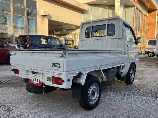 ハイゼットトラック エアコン・パワステ スペシャル 純正ラジオ 保証 まごころ保証 1年間・走行距離無制限付き ハロゲンヘッドライト 純正AM/FMラジオ ラバーマット ロングバイザー マニュアルエアコン(11枚目)