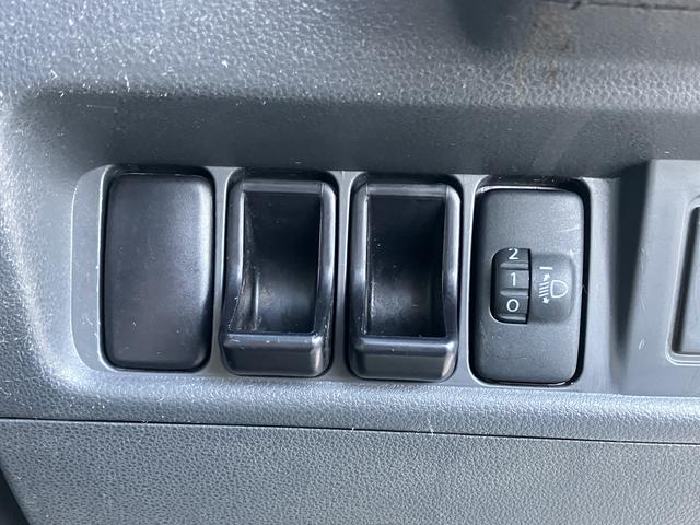 ハイゼットトラック エアコン・パワステ スペシャル 純正ラジオ 保証 まごころ保証 1年間・走行距離無制限付き ハロゲンヘッドライト 純正AM/FMラジオ ラバーマット ロングバイザー マニュアルエアコン(31枚目)