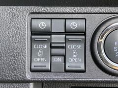 両側スライドドアは電動となっており、ドアハンドルを引くと自動で開閉しますが、運転席横のスイッチでも開閉させることができます。 6