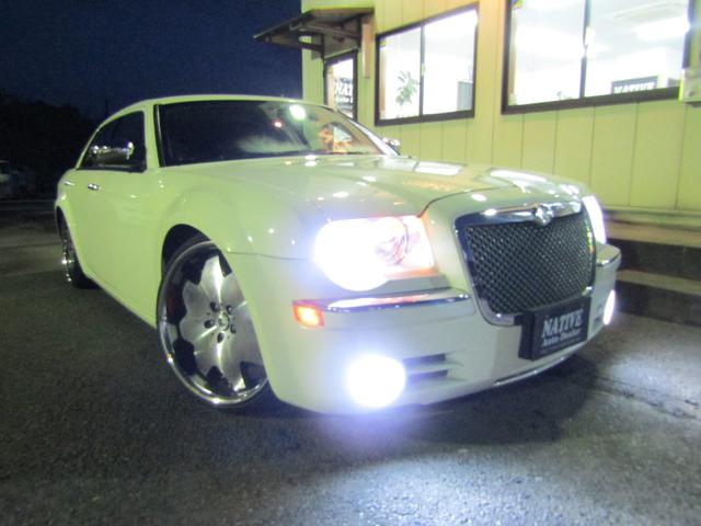 5.7HEMI LEXANI22in ローダウン LEDテール 新車並行車(4枚目)