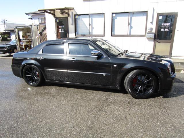 5.7HEMI 最終モデル VOSSEN20in TEINE車高調 ディスプレイオーディオ ETC GPSレーダー ドライブレコーダー ワンオフデュアルマフラー レフトハンドル ディーラー車(10枚目)
