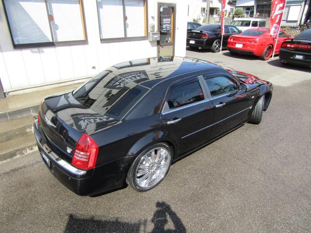 5.7HEMI TIS22in ローダウン メモリーナビ地デジETC バックカメラ SRT8リップスポイラー レフトハンドルディーラー車(21枚目)
