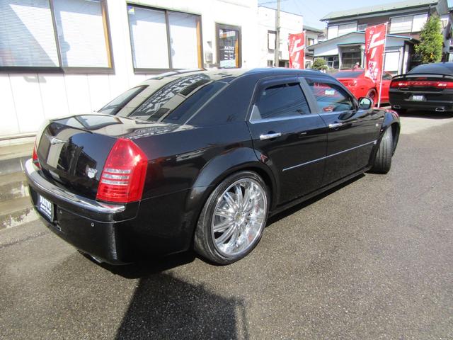 5.7HEMI TIS22in ローダウン メモリーナビ地デジETC バックカメラ SRT8リップスポイラー レフトハンドルディーラー車(22枚目)