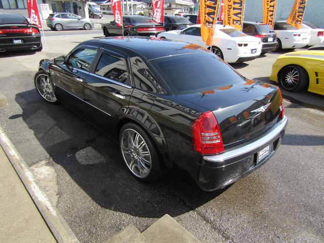 5.7HEMI TIS22in ローダウン メモリーナビ地デジETC バックカメラ SRT8リップスポイラー レフトハンドルディーラー車(29枚目)
