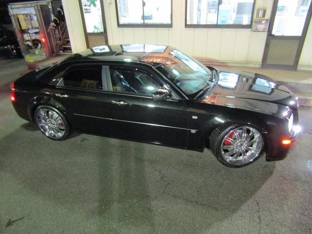 5.7HEMI TIS22in ローダウン メモリーナビ地デジETC バックカメラ SRT8リップスポイラー レフトハンドルディーラー車(35枚目)