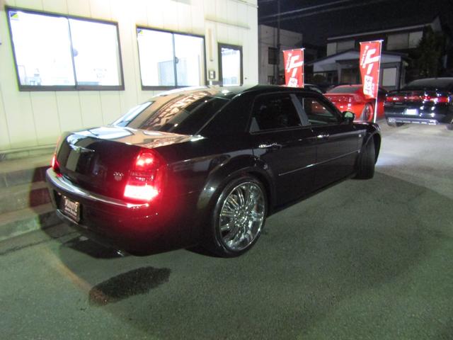 5.7HEMI TIS22in ローダウン メモリーナビ地デジETC バックカメラ SRT8リップスポイラー レフトハンドルディーラー車(48枚目)