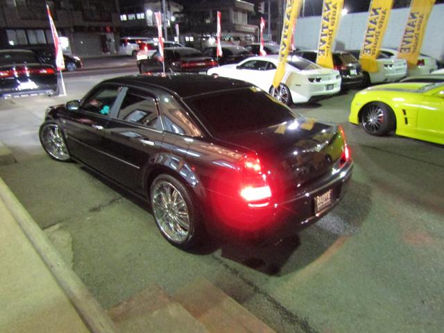 5.7HEMI TIS22in ローダウン メモリーナビ地デジETC バックカメラ SRT8リップスポイラー レフトハンドルディーラー車(54枚目)