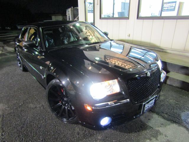 ５．７ＨＥＭＩ　ＳＲＴ８スタイリング　ＨＩＤ　ＬＥＤフォグライト　ＧＰＳレーダー　ブラックアウトグリル　スモークバンパーマーカー　ＥＴＣ　ドライブレコーダー　新車並行車(34枚目)