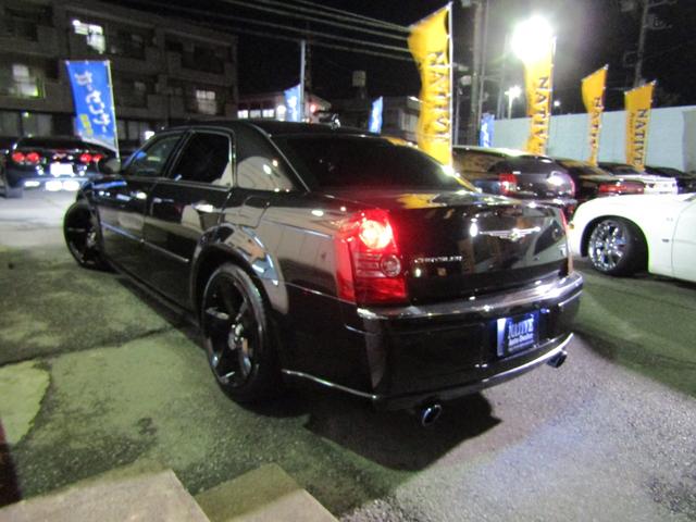 ５．７ＨＥＭＩ　ＳＲＴ８スタイリング　Ｌｘ３６用２０ｉｎ　車高調　ナビ　ＥＴＣ　バックカメラ　クロームグリル　ブラックレザーインテリア　ＭＩＲＶＩＮデュアルマフラー　ＦＲハーフスポイラー　ファイナルモデルディーラー車(56枚目)