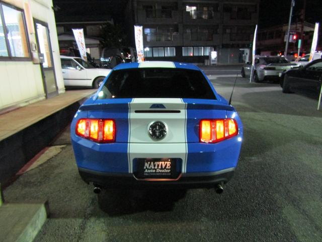 FORD MUSTANG V6 COUPE PREMIUM