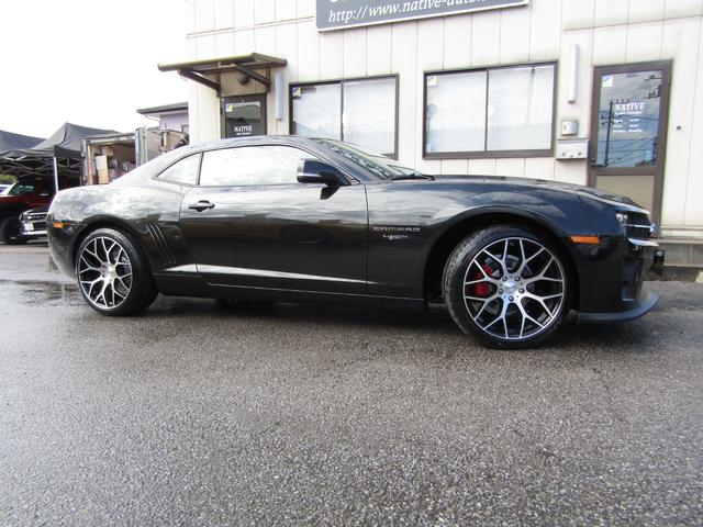 シボレーカマロ ＬＴ　ＲＳ　カマロ生誕４５周年記念限定車　ワンオーナー　ＺＬ１スタイリングバンパー　ＶＥＮＥＲＤＩ２０ｉｎ　ＬＥＤヘッドライト　ＬＥＤフォグライト　ＨＤＤナビ地デジ　ＥＴＣ　バックカメラ（9枚目）