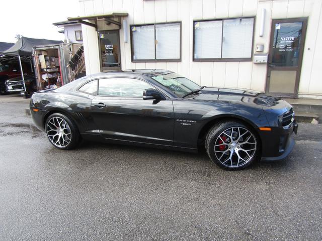 シボレーカマロ ＬＴ　ＲＳ　カマロ生誕４５周年記念限定車　ワンオーナー　ＺＬ１スタイリングバンパー　ＶＥＮＥＲＤＩ２０ｉｎ　ＬＥＤヘッドライト　ＬＥＤフォグライト　ＨＤＤナビ地デジ　ＥＴＣ　バックカメラ（10枚目）