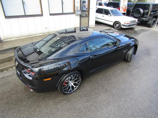 シボレーカマロ ＬＴ　ＲＳ　カマロ生誕４５周年記念限定車　ワンオーナー　ＺＬ１スタイリングバンパー　ＶＥＮＥＲＤＩ２０ｉｎ　ＬＥＤヘッドライト　ＬＥＤフォグライト　ＨＤＤナビ地デジ　ＥＴＣ　バックカメラ（24枚目）