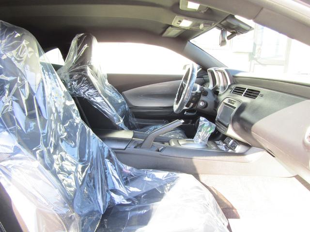 フロントはパワー＆ヒーター付きシートです