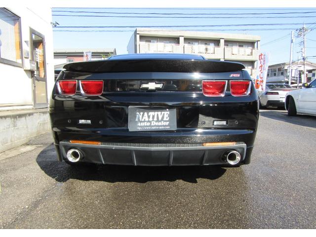 大きなトランクスポイラーも装着してます