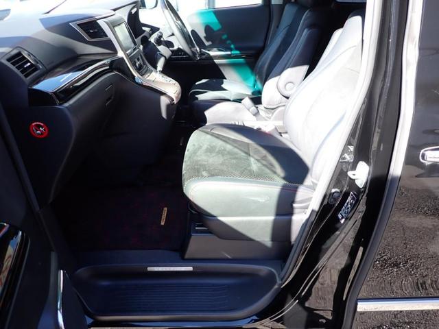 2.4Z ゴールデンアイズII 禁煙車 純正大型ナビ 純正大型後席モニタ AC100V バックカメラ 両側パワスラ Blu-ray対応 TVキャンセラ パワーバックドア ハーフレザーシート クリアランスソナ ウッド調コンビハンドル(15枚目)