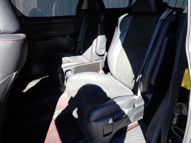 2.4Z ゴールデンアイズII 禁煙車 純正大型ナビ 純正大型後席モニタ AC100V バックカメラ 両側パワスラ Blu-ray対応 TVキャンセラ パワーバックドア ハーフレザーシート クリアランスソナ ウッド調コンビハンドル(17枚目)