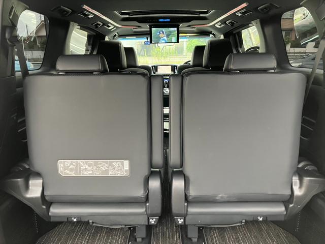 アルファード ２．５Ｓ　タイプゴールド　（３９）サンルーフ　後席モニター　デジタルインナーミラー　フルセグ　バックカメラ　ＣＤ／ＤＶＤ　Ｄオーディオ　レーダークルコン　両側電動スライドドア　電動リアゲート　１００Ｖ電源　ハーフレザー　ＥＴＣ（30枚目）
