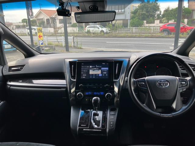 アルファード ２．５Ｓ　タイプゴールド　（９）ＴＲＤエアロ　ＴＲＤマフラー　後席モニター　デジタルインナーミラー　ディスプレイオーディオ　フルセグ　バックカメラ　レーダークルコン　両側電動スライドドア　電動リアゲート　ハーフレザーシート（3枚目）