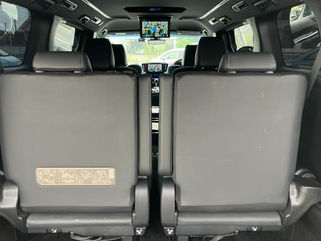 アルファード ２．５Ｓ　タイプゴールド　（９）ＴＲＤエアロ　ＴＲＤマフラー　後席モニター　デジタルインナーミラー　ディスプレイオーディオ　フルセグ　バックカメラ　レーダークルコン　両側電動スライドドア　電動リアゲート　ハーフレザーシート（32枚目）