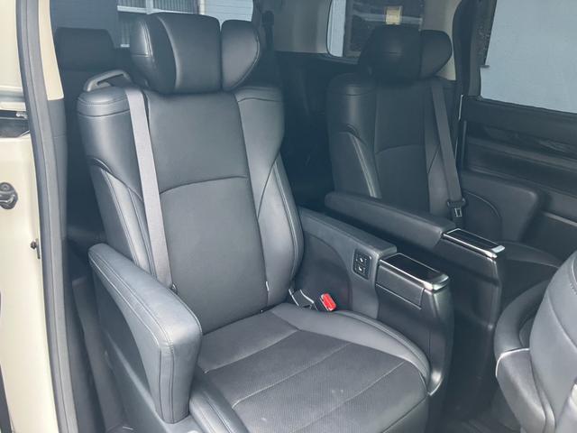 アルファード 2.5S Cパッケージ (131)後席モニター 純正10型ナビ 黒革シート フルセグ バックカメラ 両側電動スライドドア 電動リアゲート シートエアコン レーダークルコン 衝突被害軽減ブレーキ レーンキープアシスト ETC(5枚目)