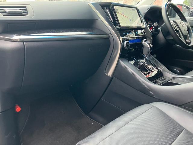 アルファード 2.5S Cパッケージ (131)後席モニター 純正10型ナビ 黒革シート フルセグ バックカメラ 両側電動スライドドア 電動リアゲート シートエアコン レーダークルコン 衝突被害軽減ブレーキ レーンキープアシスト ETC(18枚目)