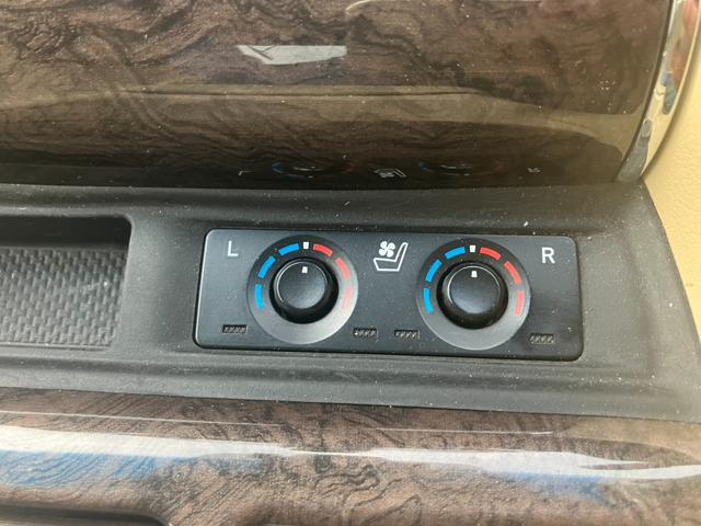 アルファードハイブリッド エグゼクティブラウンジ　サンルーフ　モデリスタエアロ　ＪＢＬサウンド　ＭＯＰ大型後席モニター　全方位カメラ　ＭＯＰ大型ナビ　１５００Ｗ電源　寒冷地仕様　デジタルインナーミラー　ＢＳＭ　ベージュ革シート　レーダークルコン（14枚目）