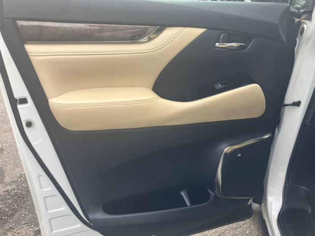 アルファードハイブリッド エグゼクティブラウンジ　サンルーフ　モデリスタエアロ　ＪＢＬサウンド　ＭＯＰ大型後席モニター　全方位カメラ　ＭＯＰ大型ナビ　１５００Ｗ電源　寒冷地仕様　デジタルインナーミラー　ＢＳＭ　ベージュ革シート　レーダークルコン（29枚目）