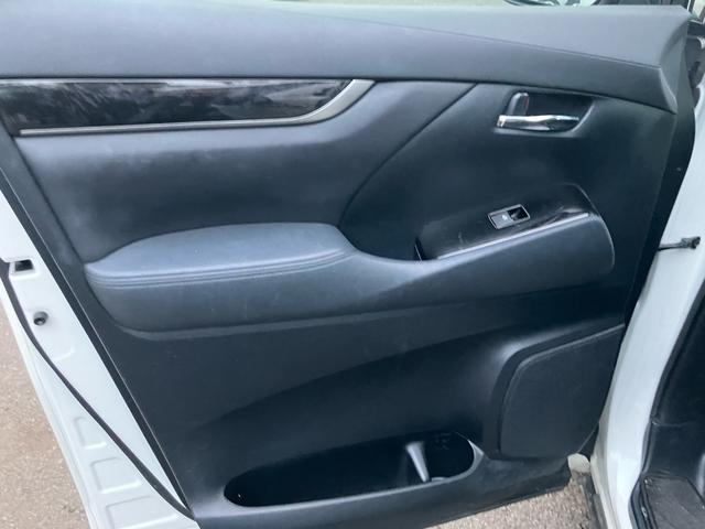 アルファード ２．５Ｓ　Ａパッケージ　（８３）純正大型ナビ　フルセグＴＶ　バックカメラ　両側電動スライドドア　レーダークルコン　ＴＶキャンセラー　ビルトインＥＴＣ　寒冷地仕様　アイドリングストップ　純正１８ＡＷ　衝突軽減ブレーキ（19枚目）