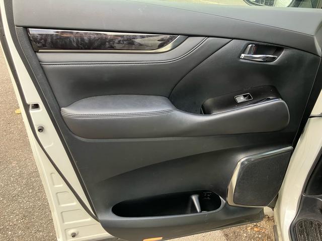 アルファード ２．５Ｓ　Ｃパッケージ　（１３７）サンルーフ　アルパイン後席モニター＆１０型ナビ　黒革シート　デジタルインナーミラー　フルセグＴＶ　バックカメラ　両側電動スライドドア　電動リアゲート　レーダークルコン　シートエアコン　ＥＴＣ（20枚目）