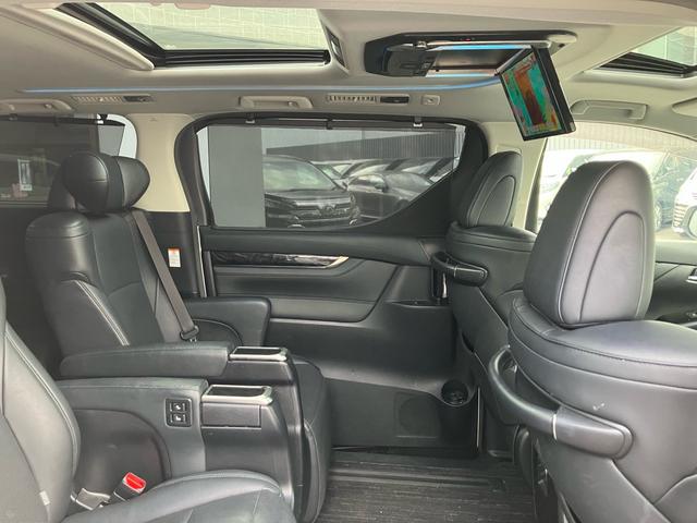 アルファード ２．５Ｓ　Ｃパッケージ　（１３７）サンルーフ　アルパイン後席モニター＆１０型ナビ　黒革シート　デジタルインナーミラー　フルセグＴＶ　バックカメラ　両側電動スライドドア　電動リアゲート　レーダークルコン　シートエアコン　ＥＴＣ（33枚目）