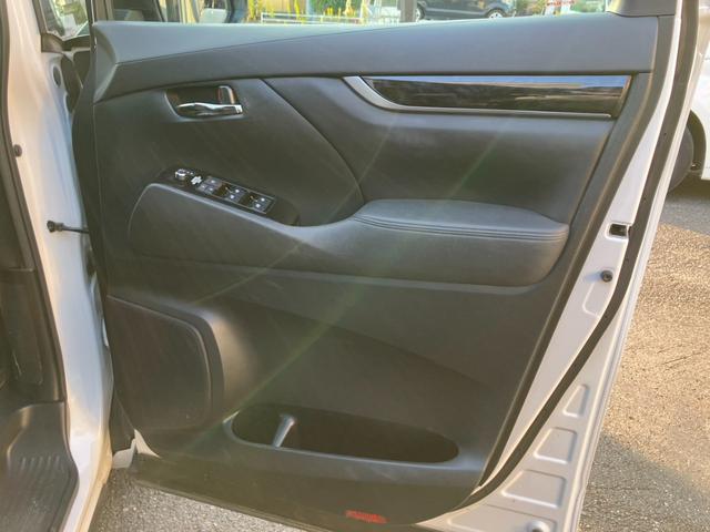 アルファード ２．５Ｓ　タイプゴールド　（１１１）サンルーフ　ＢＳＭ／ブラインドスポットモニター　デジタルインナーミラー　純正ディスプレイオーディオ　バックカメラ　両側電動スライドドア　電動リアゲート　ハーフレザーシート　ＡＣ１００Ｖ電源（9枚目）