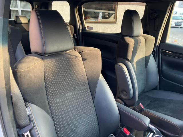 アルファード ２．５Ｓ　タイプゴールド　（１１１）サンルーフ　ＢＳＭ／ブラインドスポットモニター　デジタルインナーミラー　純正ディスプレイオーディオ　バックカメラ　両側電動スライドドア　電動リアゲート　ハーフレザーシート　ＡＣ１００Ｖ電源（10枚目）