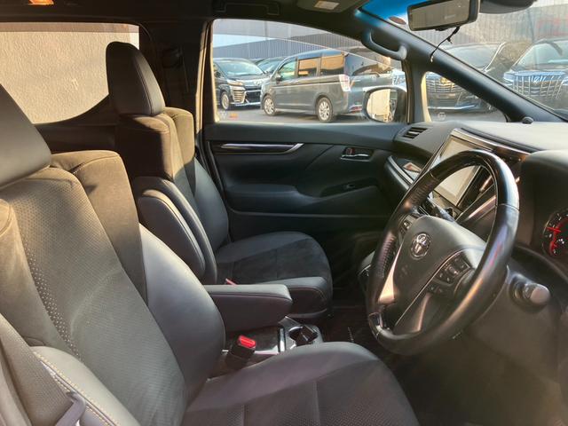 アルファード ２．５Ｓ　タイプゴールド　（１１１）サンルーフ　ＢＳＭ／ブラインドスポットモニター　デジタルインナーミラー　純正ディスプレイオーディオ　バックカメラ　両側電動スライドドア　電動リアゲート　ハーフレザーシート　ＡＣ１００Ｖ電源（11枚目）